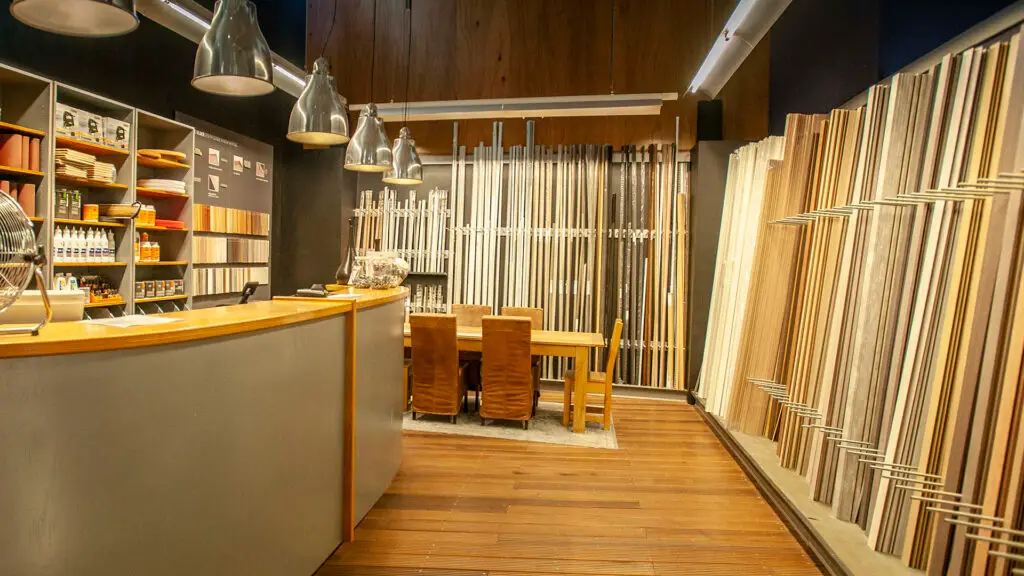Parketreus showroom - plinten en afwerking voor vloeren in Limburg