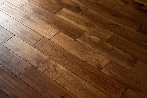vloerentrends 2025, houten vloeren, natuurlijke materialen en kleuren