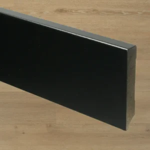 MDF MODERNE PLINT 90X15 VOORGELAKT RAL 9005